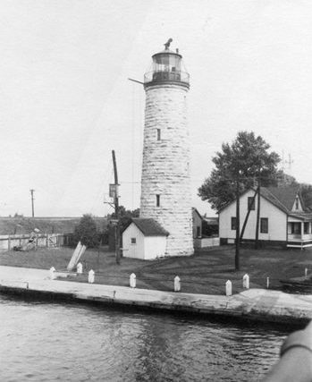 Lighthouse and bridgekeeper's dwelling